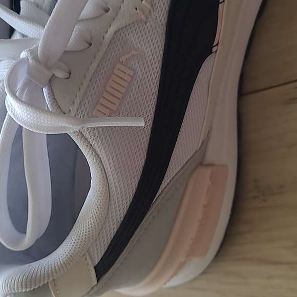 Puma Sneakers Size 8.5 - Picture 5 of 10